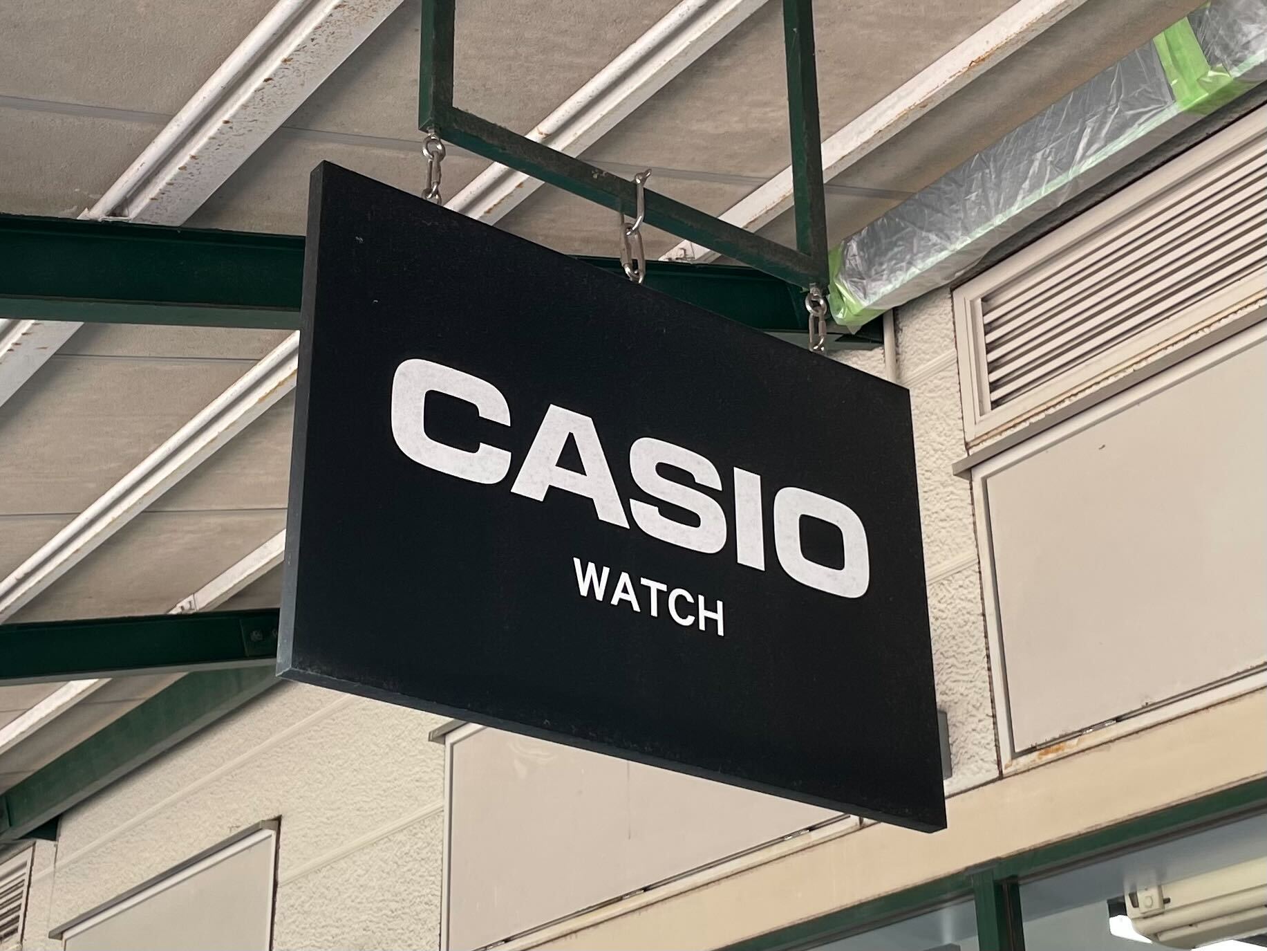 「見るたびにニヤニヤしてしまう」CASIO（カシオ）の“アナデジG-SHOCK”に絶賛の声 「あまりの軽さに驚いた」「ジャケットに合わせても◎」