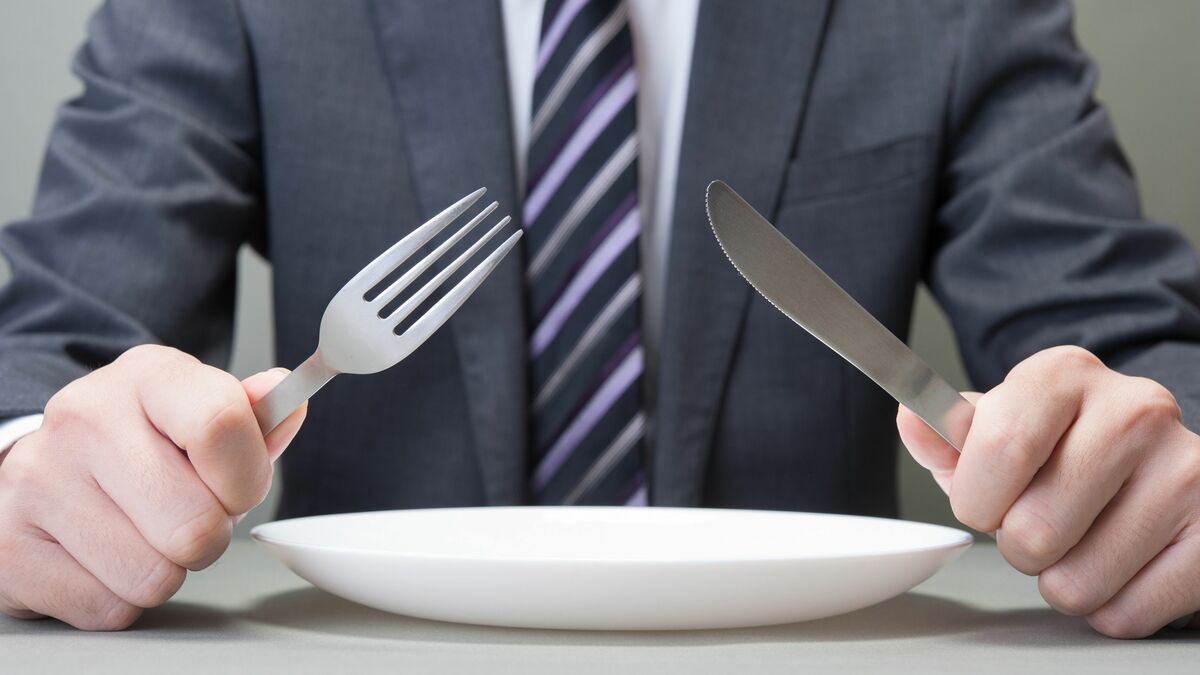 ｢格安スマホ｣と｢安くて早いランチ｣では損する…ホリエモンが｢ケチらずお金を注ぎ込め｣と説く"2つの投資先"