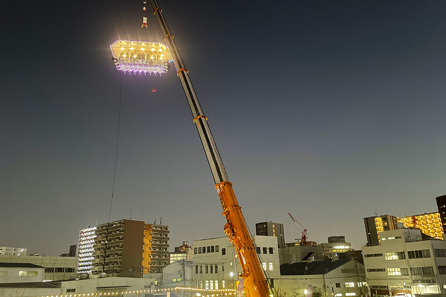 関西初！大阪に話題の「空中レストラン」、地上４０ｍで宙ぶらりん…「怖すぎた」
