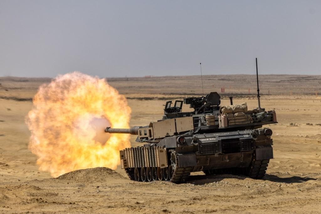 北朝鮮の最新鋭戦車「天馬-20」を地獄絵図が待ち受ける 米陸軍M1エイブラムスに酷似も、由来は大量破壊されているロシア製(1/6)