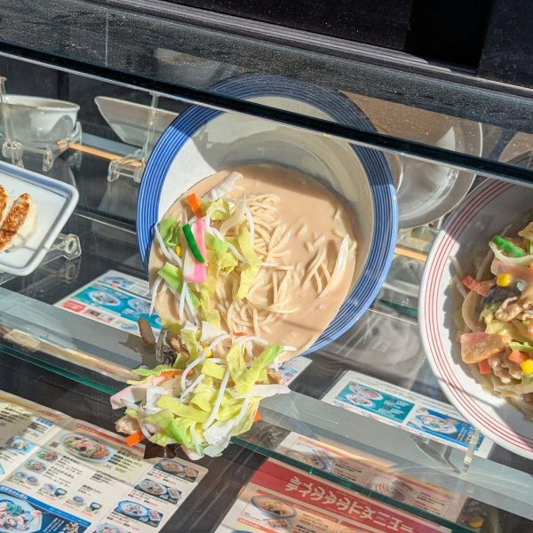 暑さで食品サンプルが「崩壊」 猛暑を象徴する一枚に驚嘆の声