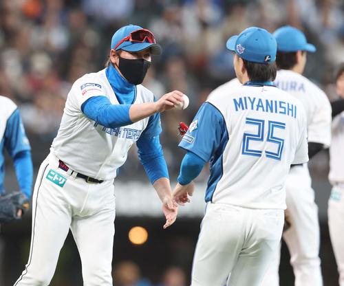 【日本ハム】新庄監督 レイエス復調のきっかけに「髪かな。次はひげ」西武に競り勝つ／一問一答