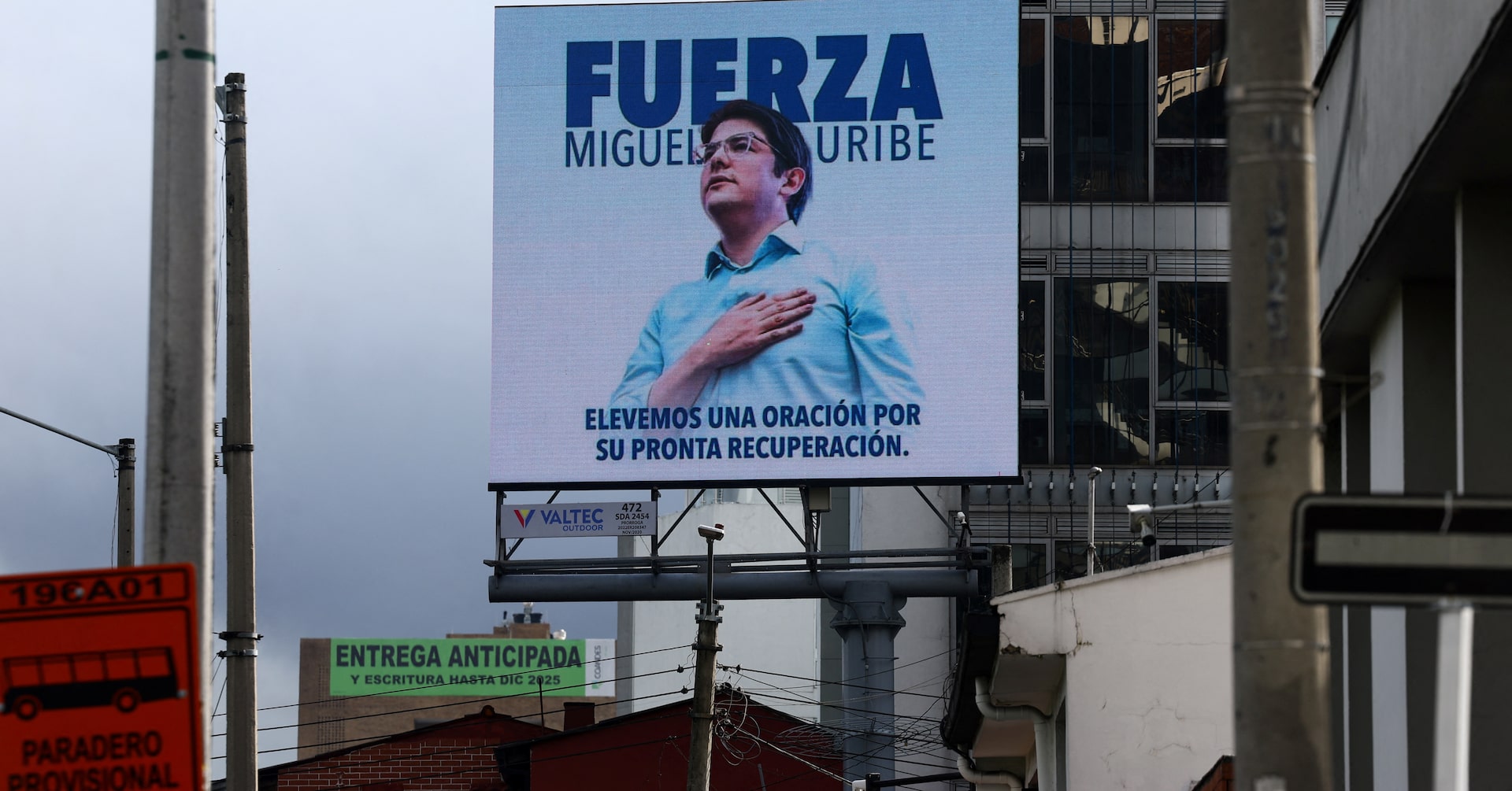 コロンビアのウリベ上院議員が死亡、6月に銃撃 大統領選候補