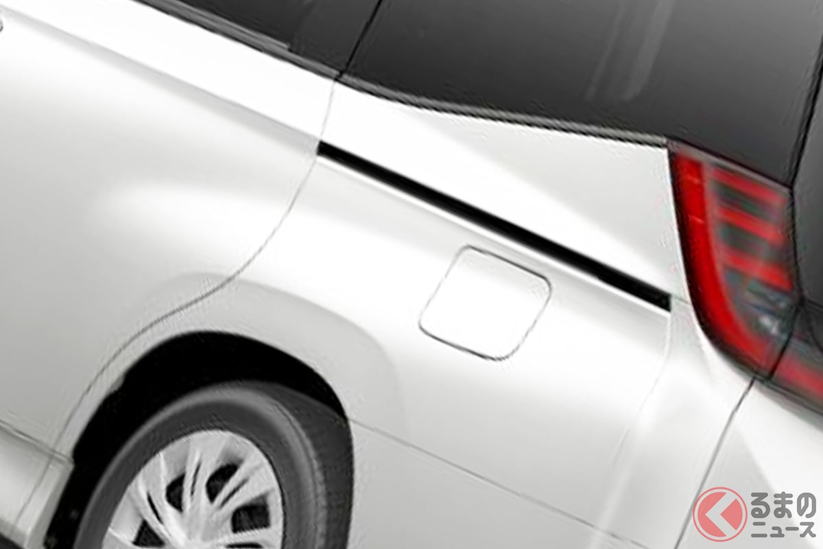 トヨタ新型「ノア」まもなく発売！ "3列7人／8人乗り"で最上級より「100万円以上」オトク！ 「リッター23.8キロ」の低燃費も魅力！ "内外装刷新"で新・エアロデザイン採用の「最安モデル」とは？