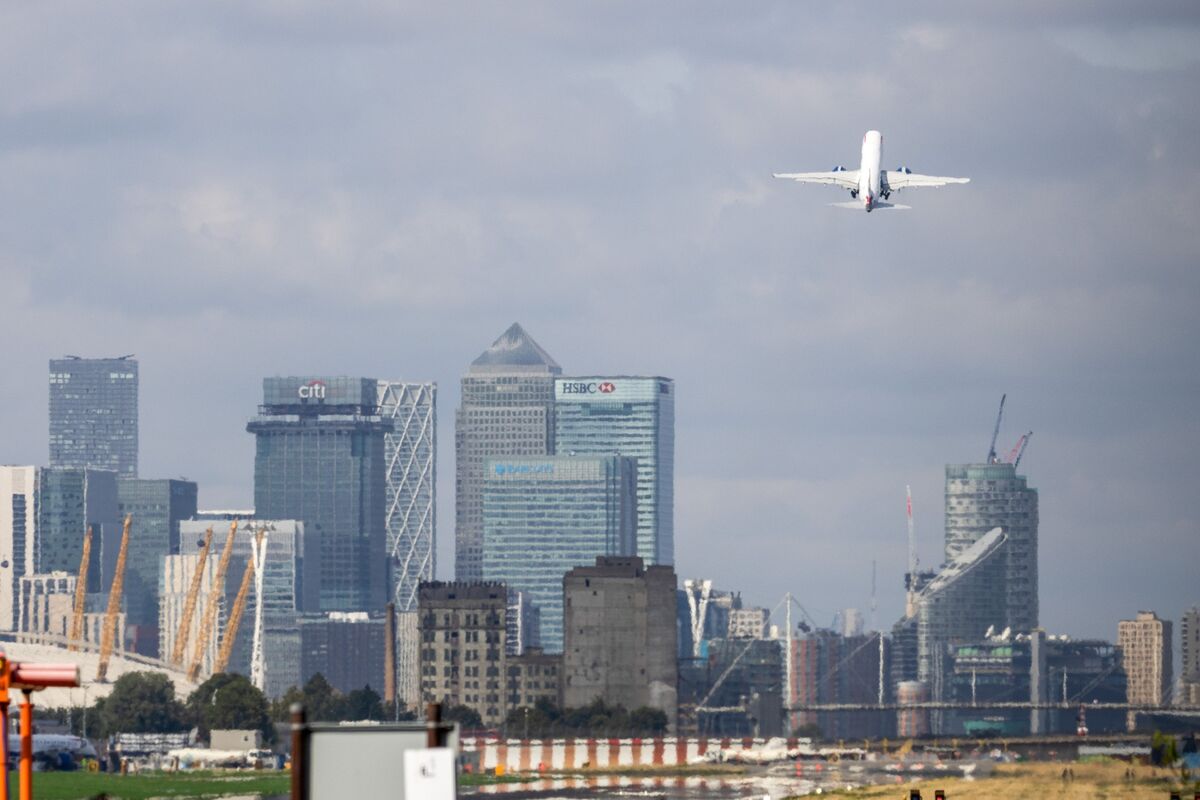 英国、10年債発行で過去最高の140億ポンド調達の見通し－需要堅調