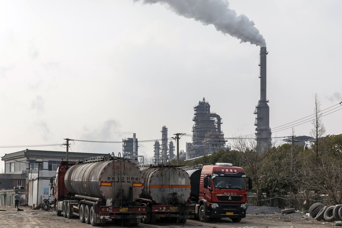 来年の原油供給過剰は過去最大規模に－IEA、見通し再び上方修正