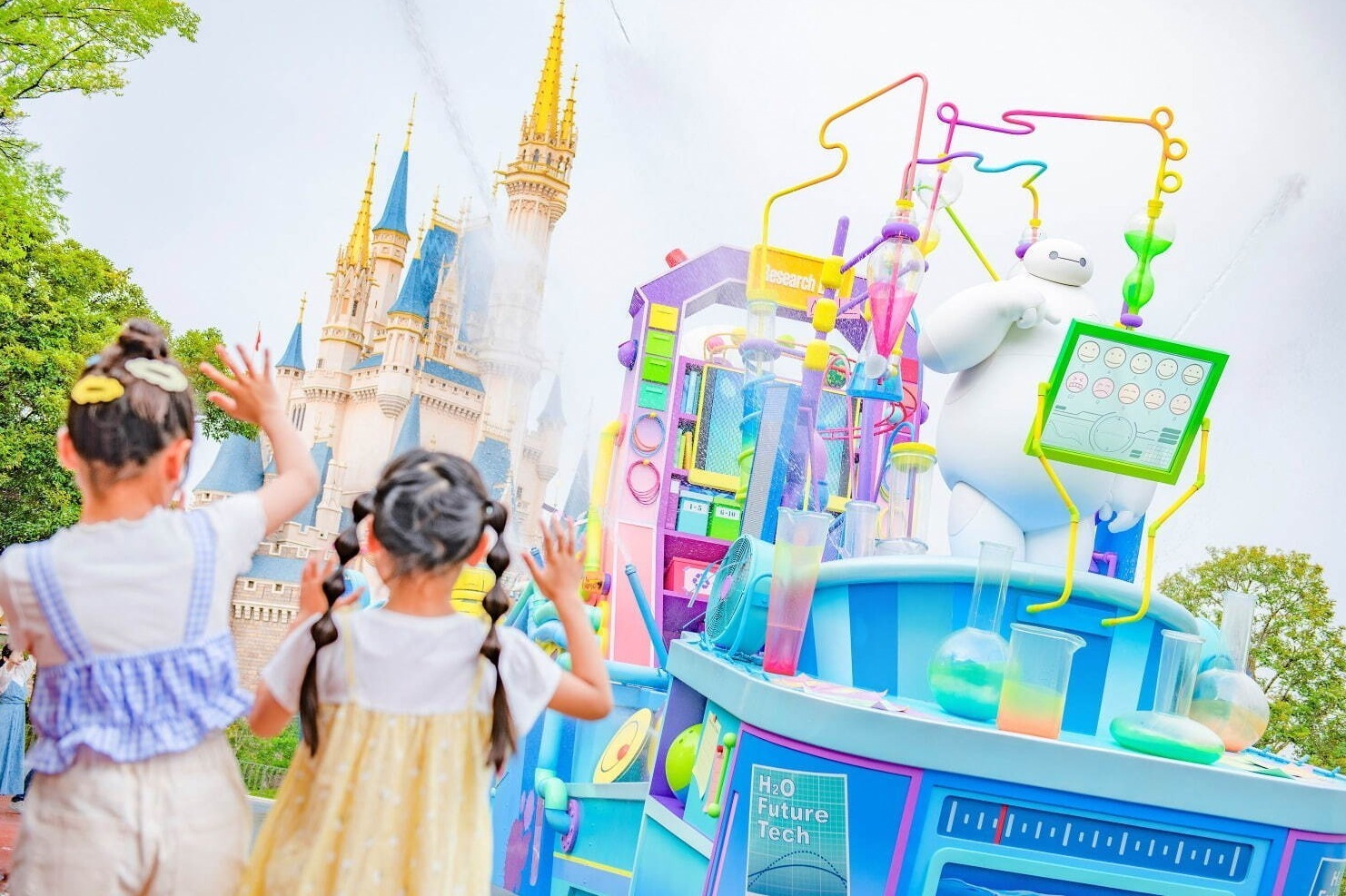東京ディズニーリゾート「びしょ濡れ」夏イベント、Mrs. GREEN APPLEコラボアトラクションも