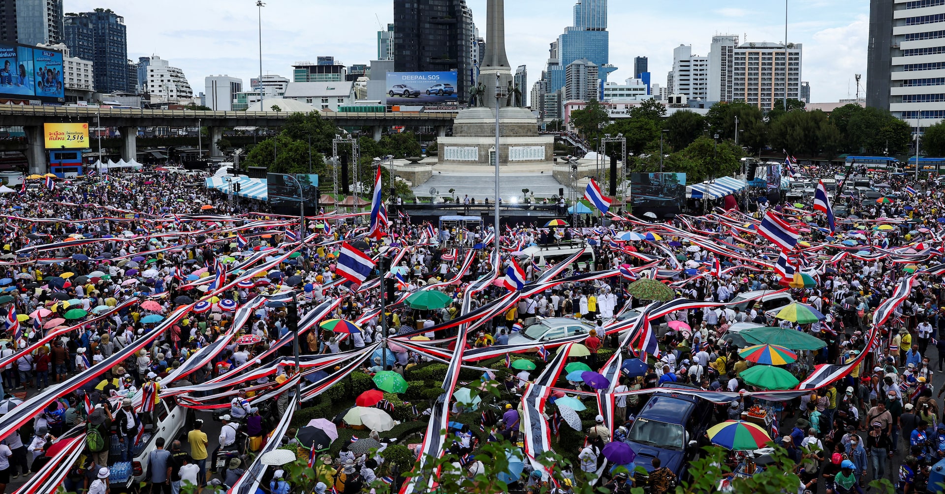 タイで大規模デモ、首相退陣要求 国境紛争巡り批判