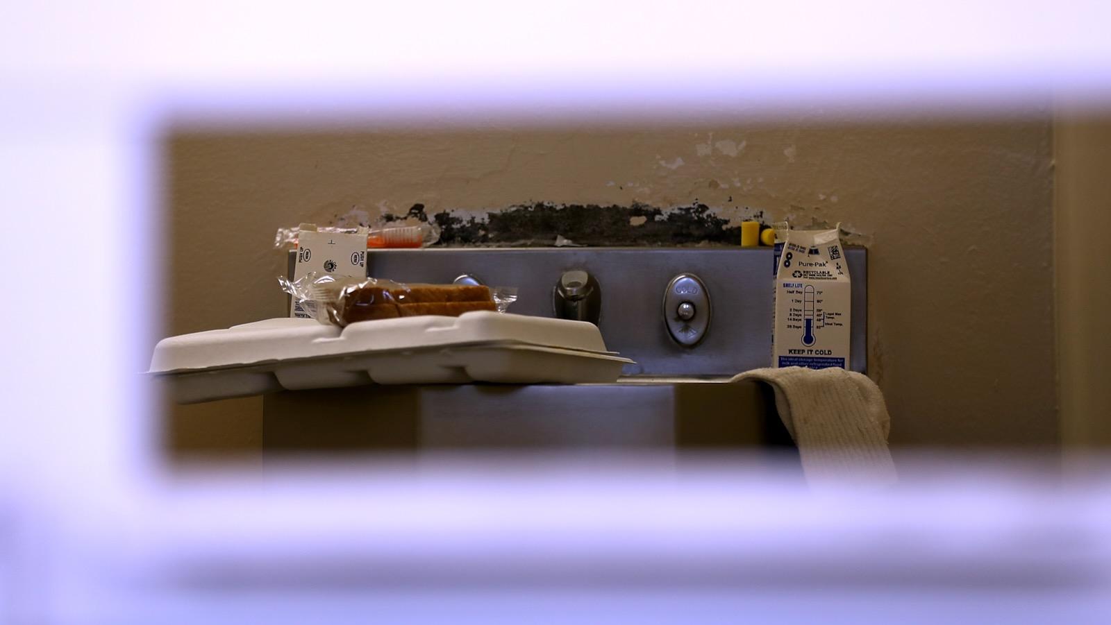 なぜアメリカでは「死刑囚の最後の食事」が公開されるのか─死刑制度を廃止した国、フランスの高級紙がその「謎」を紐解く（クーリエ・ジャポン）