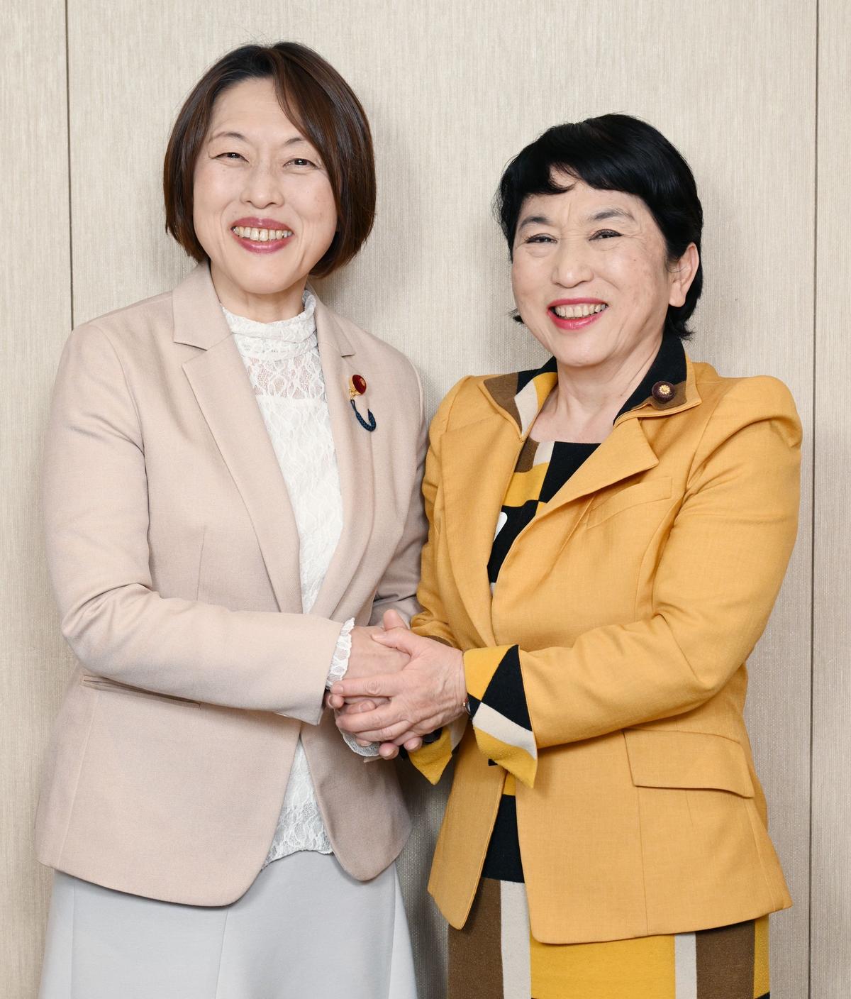 憲法真ん中に確かな共同を/田村共産党委員長 福島社民党党首 対談/平和・暮らし・人権の要求に立って