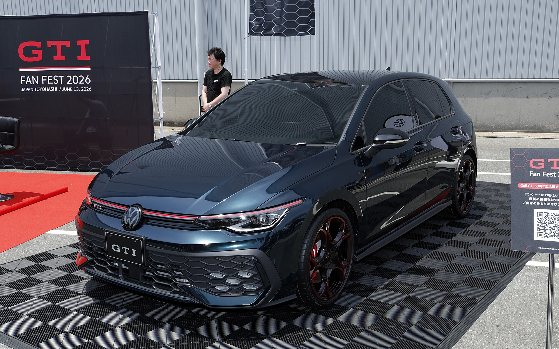 フォルクスワーゲン、「ゴルフGTI 50周年記念限定車」公開 日本限定仕様で300台限定