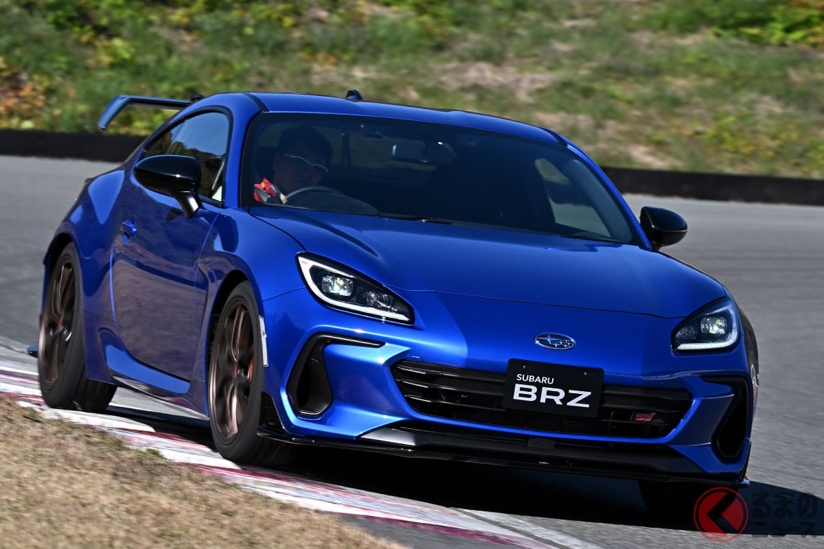 スバル「BRZ STIスポーツ タイプRA」登場！ バランスドエンジン＆新機能を搭載した「理想のFRスポーツカー」！ STIの"真のコラボ"が生んだ洗練の走りとは！