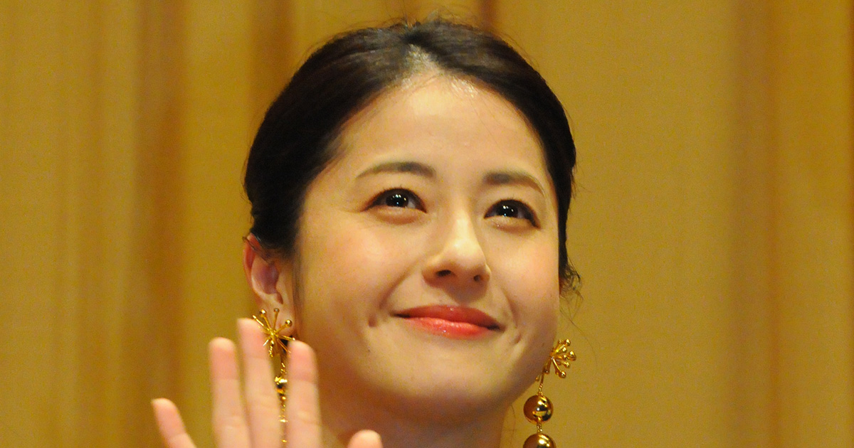 「ずっと棒読み」「違和感ヤバい」大ブレイク人気女優（41）『ジュラシック・ワールド』での初吹き替え演技が酷評の嵐…プロの声優起用求める声も