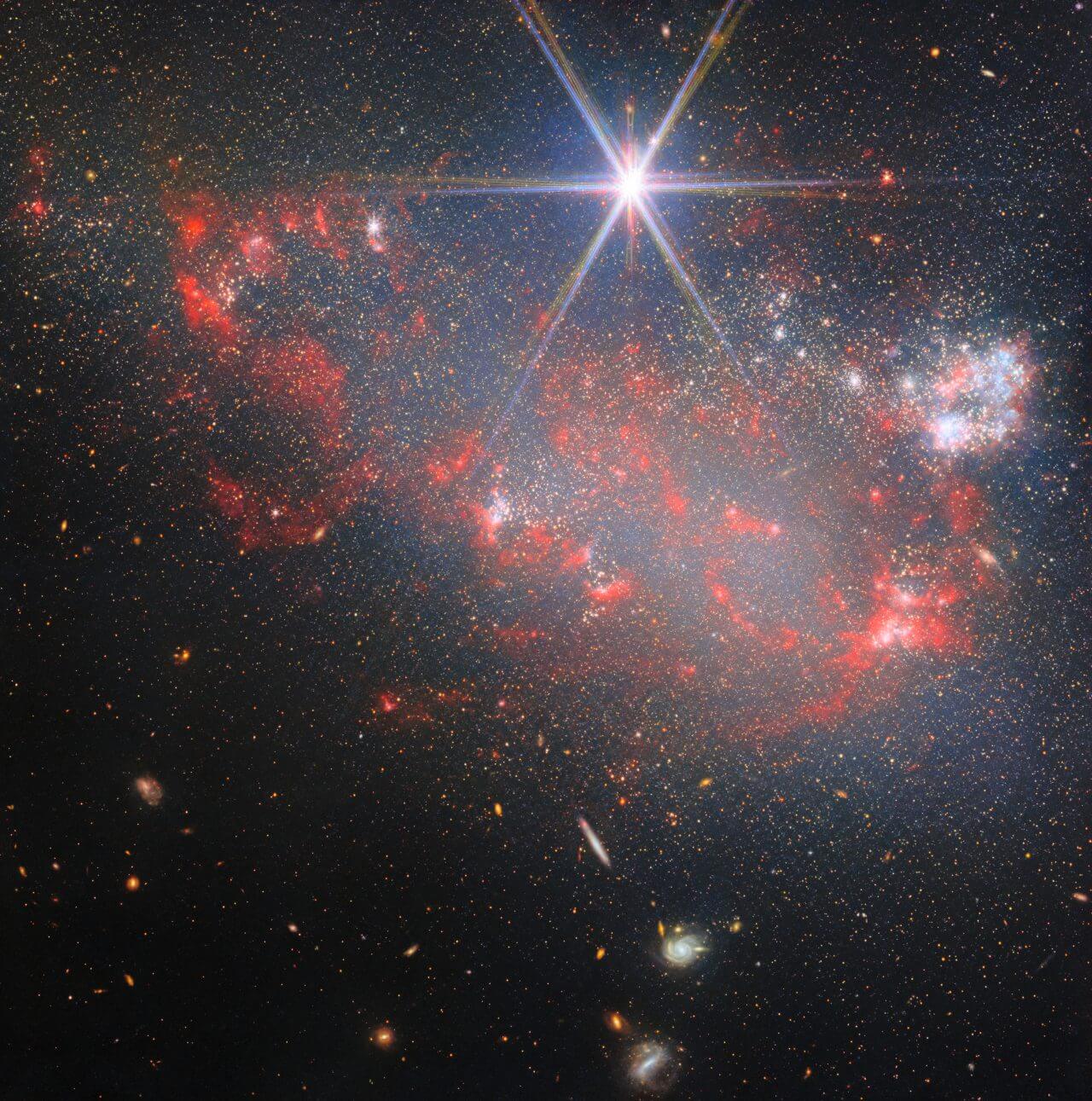 活発な星形成が示す過去の合体 ウェッブ宇宙望遠鏡が観測した不規則銀河「Arp 263」