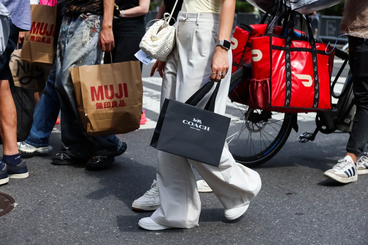 米PCE統計、支出が予想上回る伸び－根強いインフレでも消費堅調