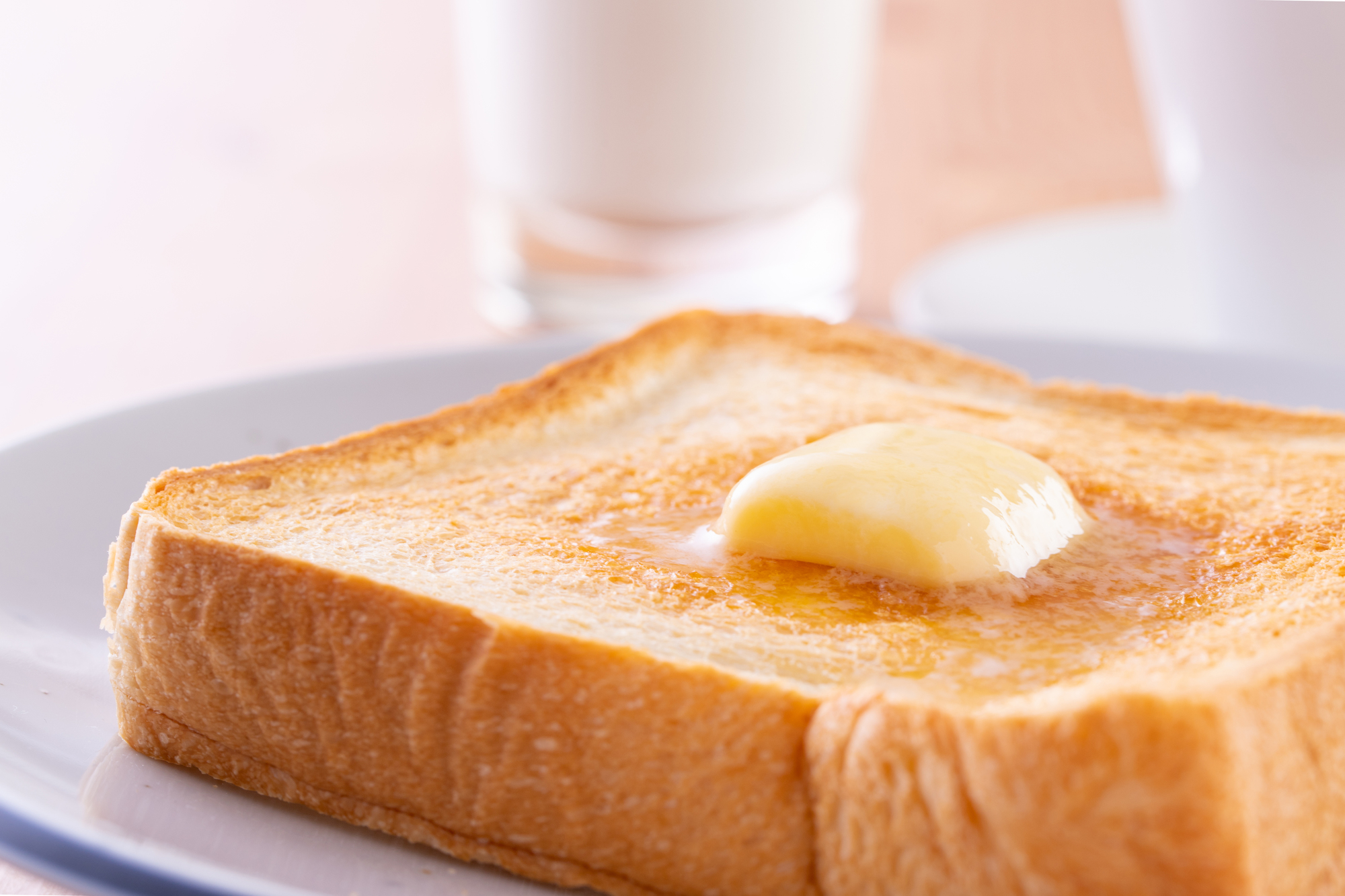 「スーパーで買える中では1番好き」 “焼いただけでうまい食パン”といえば？ ランキング上位に「ハリウッドザコシショウのせいで購入」「無意識にかごに入れていた…」の声も