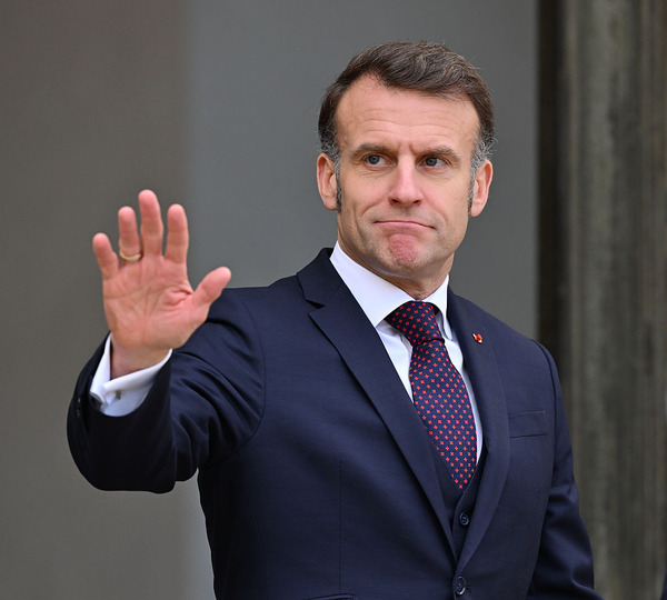 仏マクロン大統領「ゲームは支持しているが、子供たちに与える影響も調べる必要がある」と反発に釈明。ゲーム発のネットミームも使いこなしてゲーマーにアピール