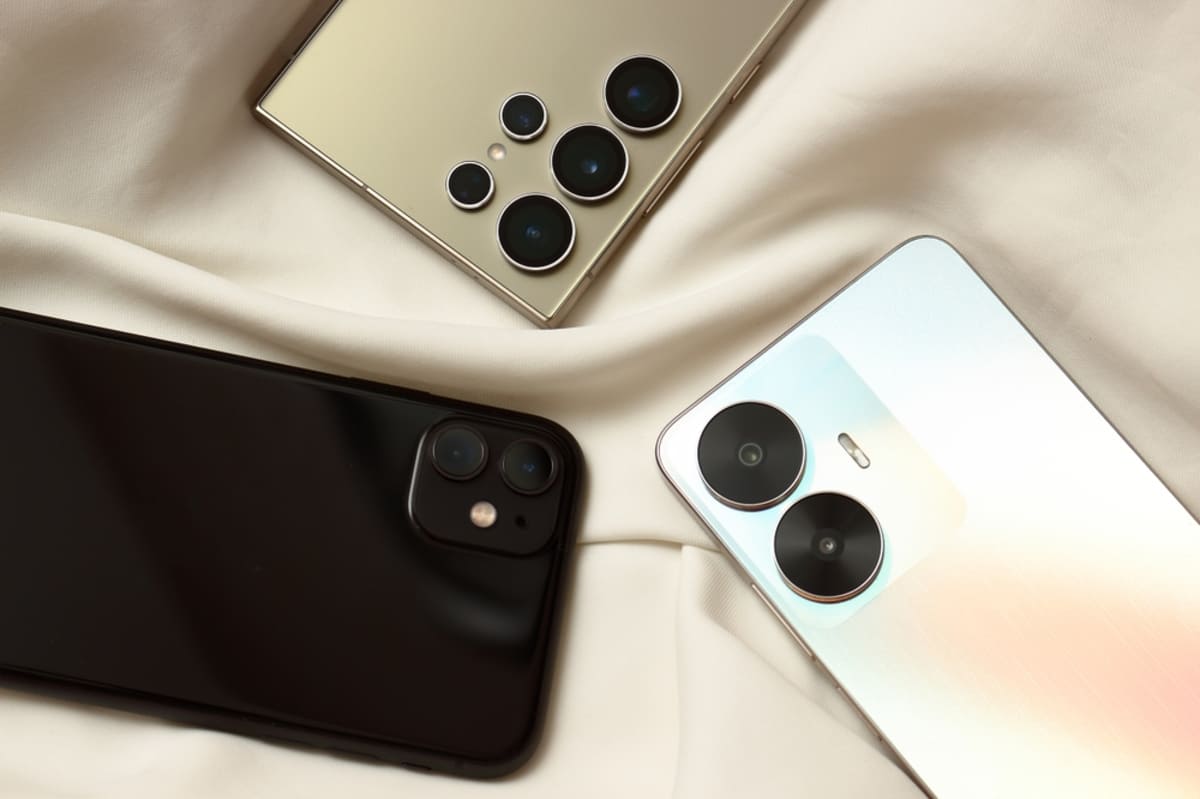 【実録】「1円スマホ」を家族で“5台”入手！ さらにキャッシュバック「10万円」も受けられる!? ショッピングモールの営業から“家族5人分の1円スマホ”を購入できた筆者の体験とは