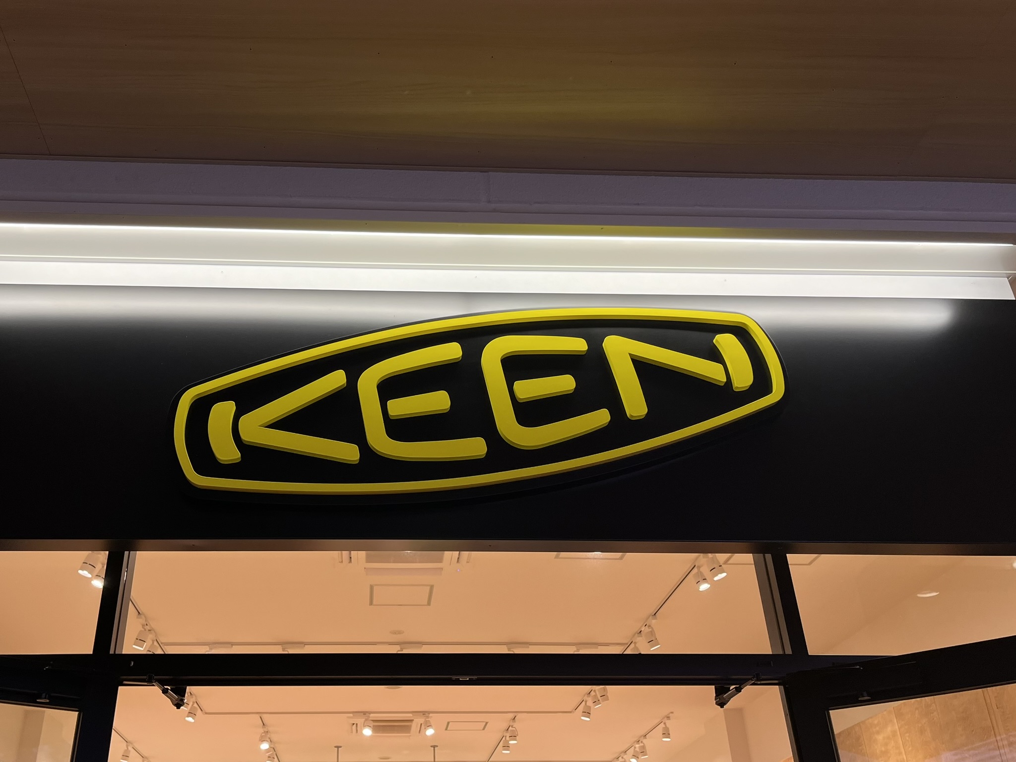 「色違いで3足目の購入」KEEN（キーン）の“かっこよすぎな防水ブーツ”が大好評！ 「スニーカーの様な履き心地」「毎日泥んこの中履いて問題無い」
