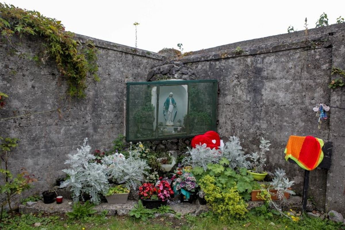 元収容施設の汚水槽に乳幼児数百人の遺骨か、アイルランドで発掘開始