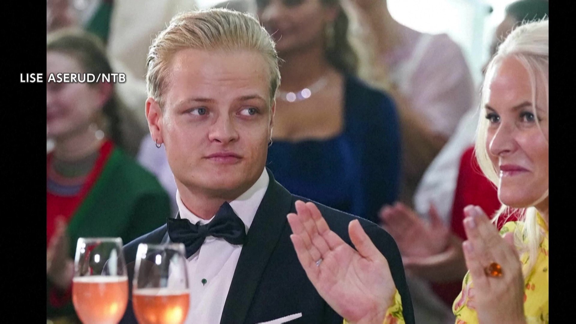 ノルウェー皇太子妃の長男が性的暴行や家庭内暴力など38件の罪で起訴…主な内容を否認 幼少期の愛らしい「リトル・マリウス」から一転