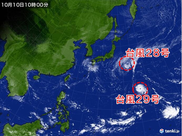 ダブル台風28号と29号 日本の東を進むも沿岸部は高波に注意
