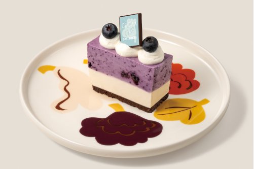 ゴディバ×マリメッコ“北欧の森”着想ブルーベリーケーキやクレープ、花のアート浮かぶラテも