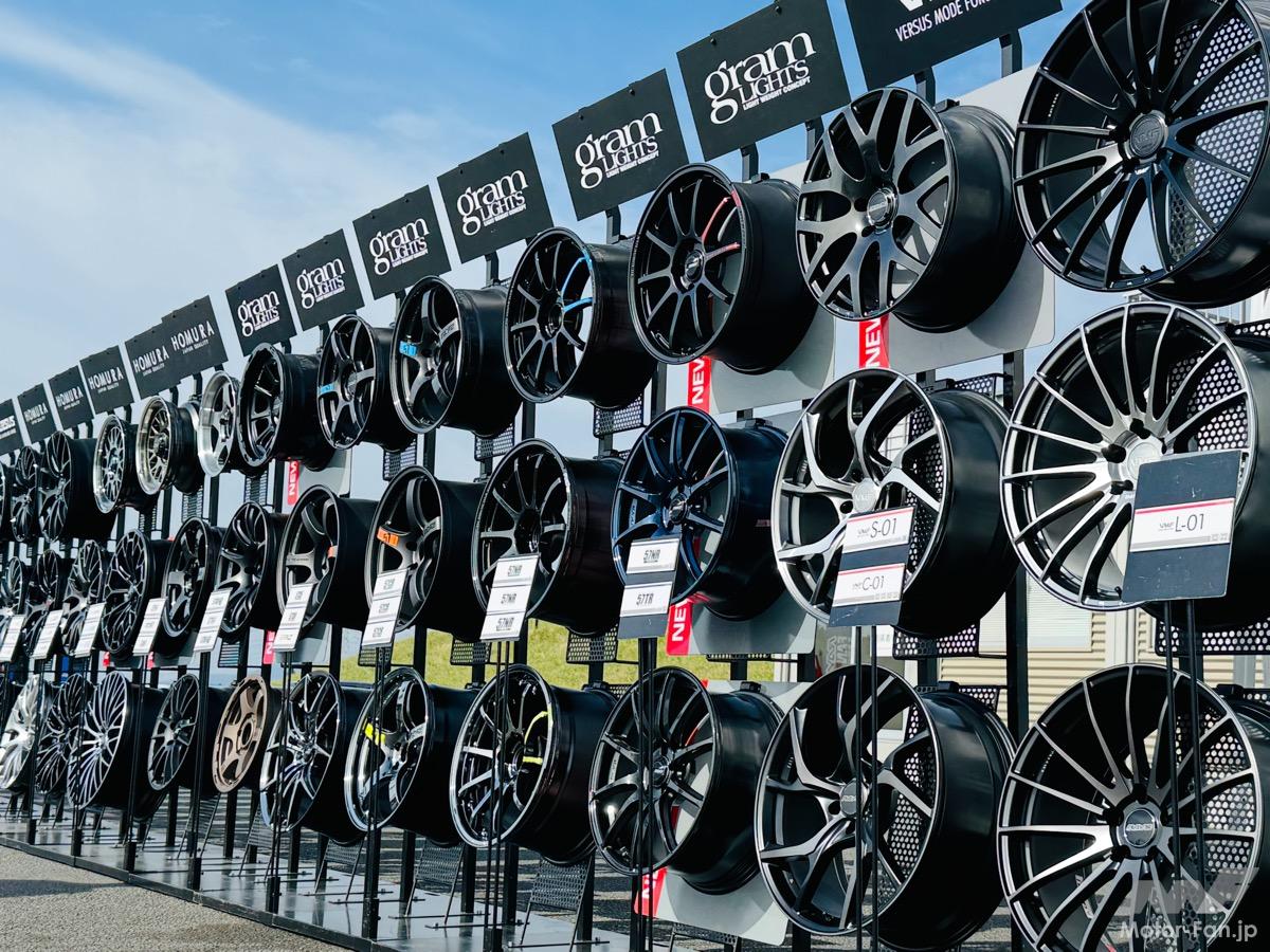 今年も大盛況！800台以上が参加したレイズファンミーティング。注目の「TE37 30周年記念モデル」を展示【シン・モーターファンフェスタ2026】