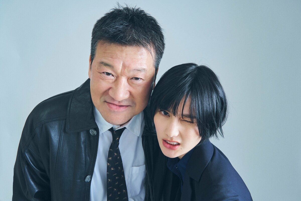 「銃は持たせてもらえますか？」初刑事役でウキウキの橋本愛に佐藤二朗「なんじゃそら（笑）」でこぼこバディの意気込みも語る【『夫婦別姓刑事』インタビュー】
