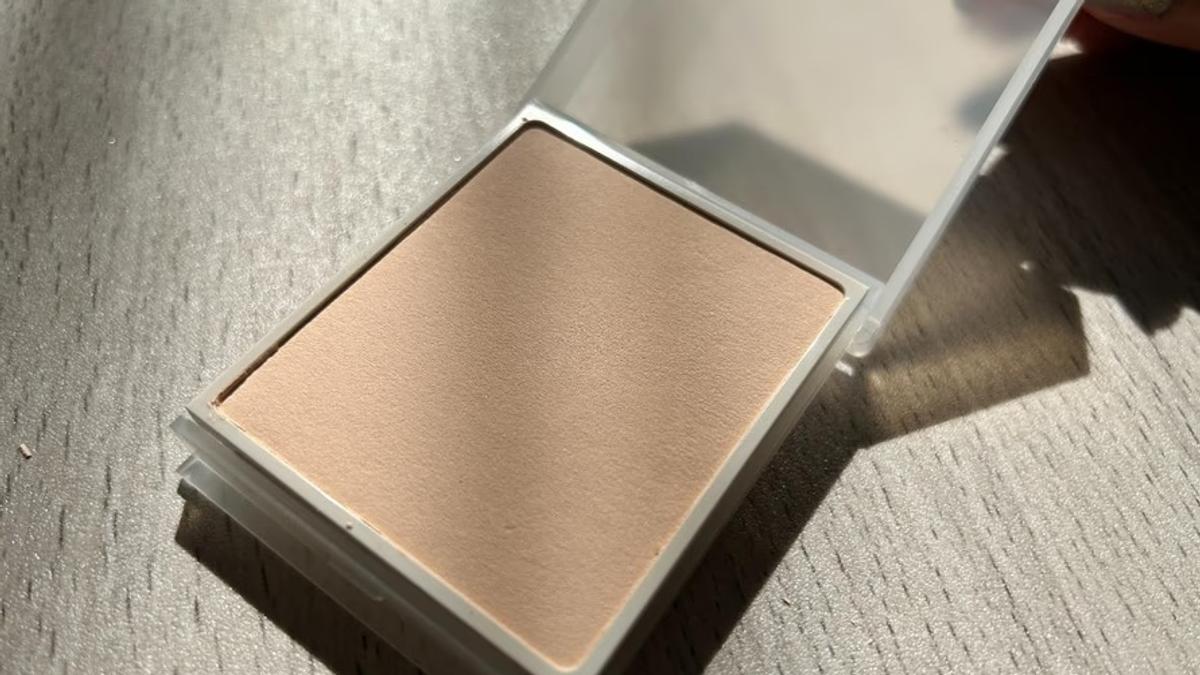 無印良品のUVパウダーなら、秒で日焼け止めが塗り直せる！ すっぴんに近い軽さでストレスフリーだよ