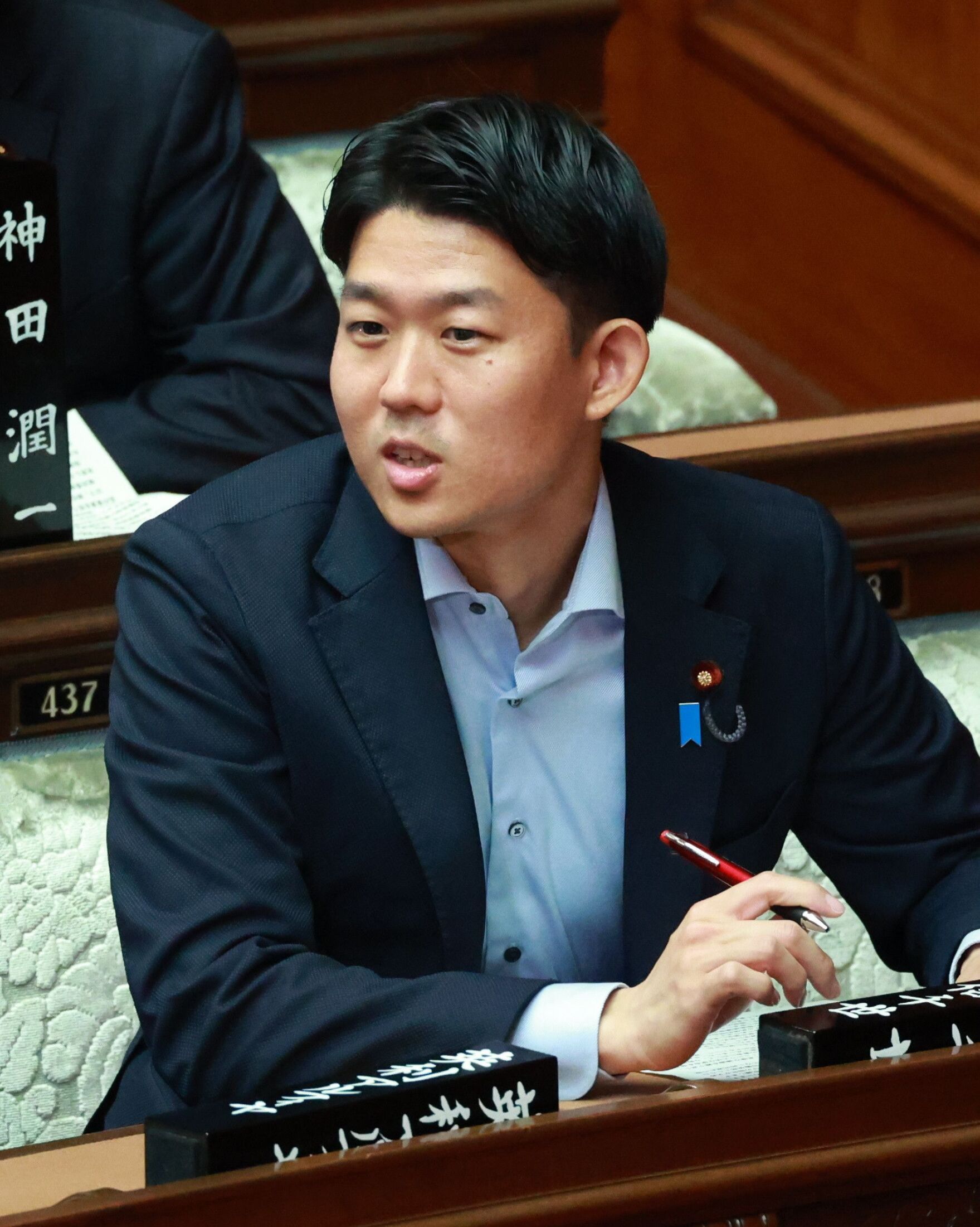 安倍元首相のおい・岸信千世氏にまさかの苦戦予測「言葉遣いを注意しても聞かない」慶應→フジテレビの“世襲エリート”に地元県議から不満の声（文春オンライン）