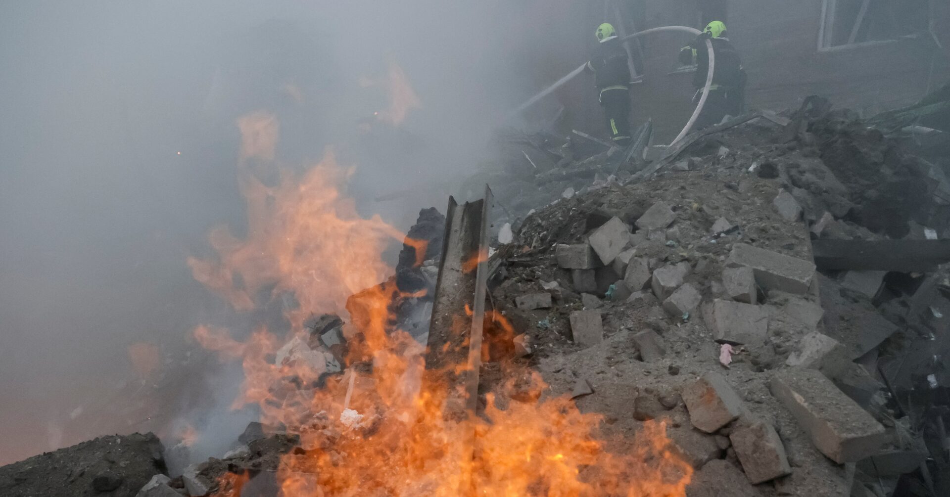 ウクライナ北東部ハルキウの集合住宅に攻撃、2人死亡・25人負傷 ロシア関与否定