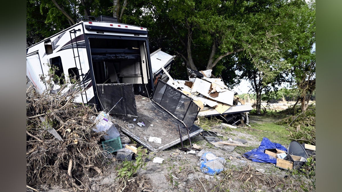 鉄砲水から屋根に逃れた８歳「僕たちは死ぬの？」…市警「深刻な洪水は予想していなかった」