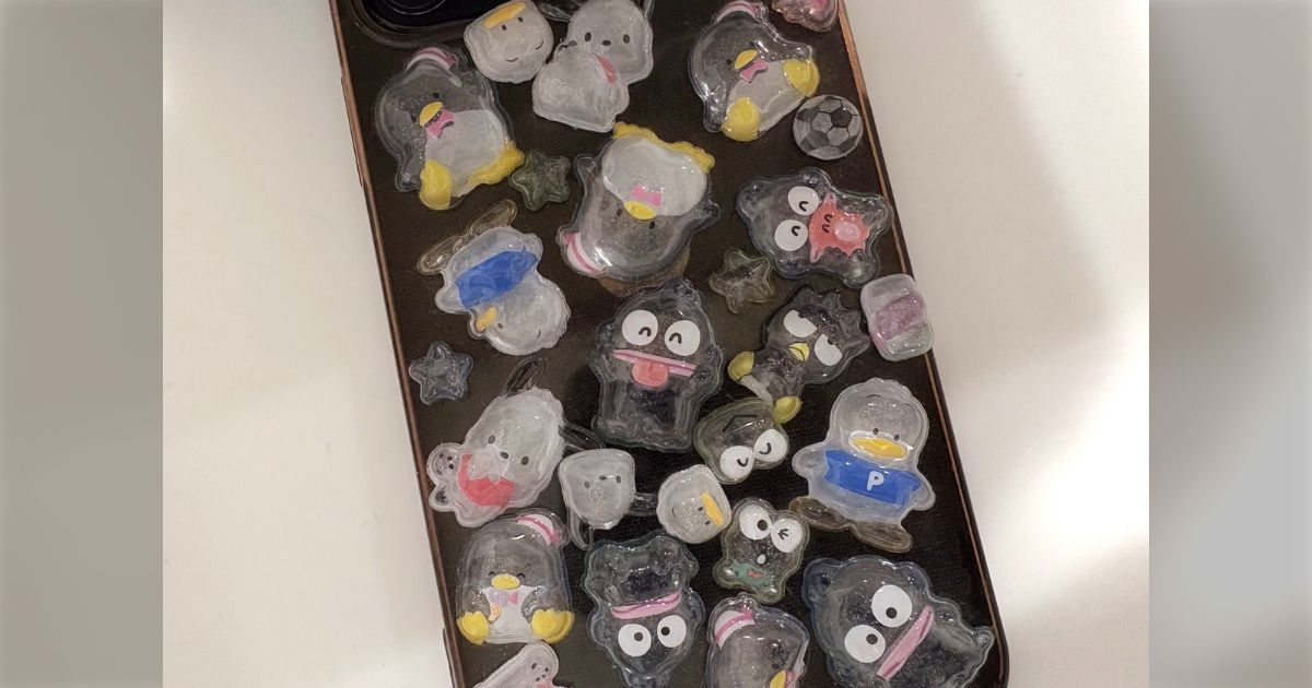 半年前にボンボンドロップシールでスマホケースデコったんだけど、なぜか今価値が爆上がりしてるので街中で窃盗される可能性がありそうで震えてる