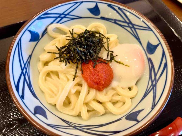 『丸亀製麺』で『釜玉うどん』1杯無料プレゼント！？『焼きたて 牛すき釜玉うどん』期間限定復活販売も！2月25日～27日。