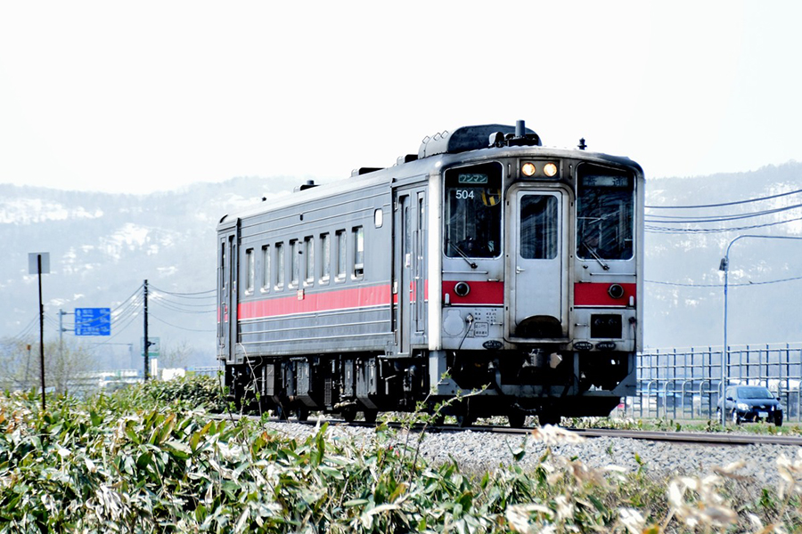 「日本一“長い時間を走る普通列車”」1位は驚きの長さ！ 長時間停車もすんごい!? 数減らす長距離普通列車“キングオブ鈍行”たち