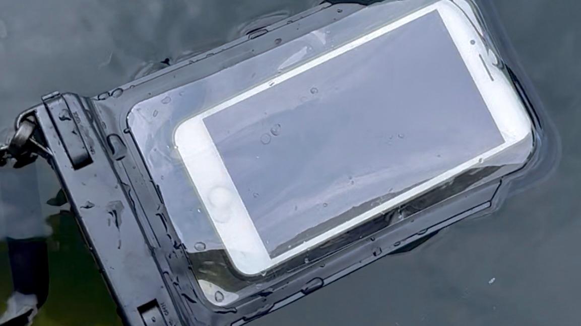 「スマホを落としても、絶対に拾わないで」3月の海で、一瞬の判断ミスが一生の悔いに変わる理由。（リコ）