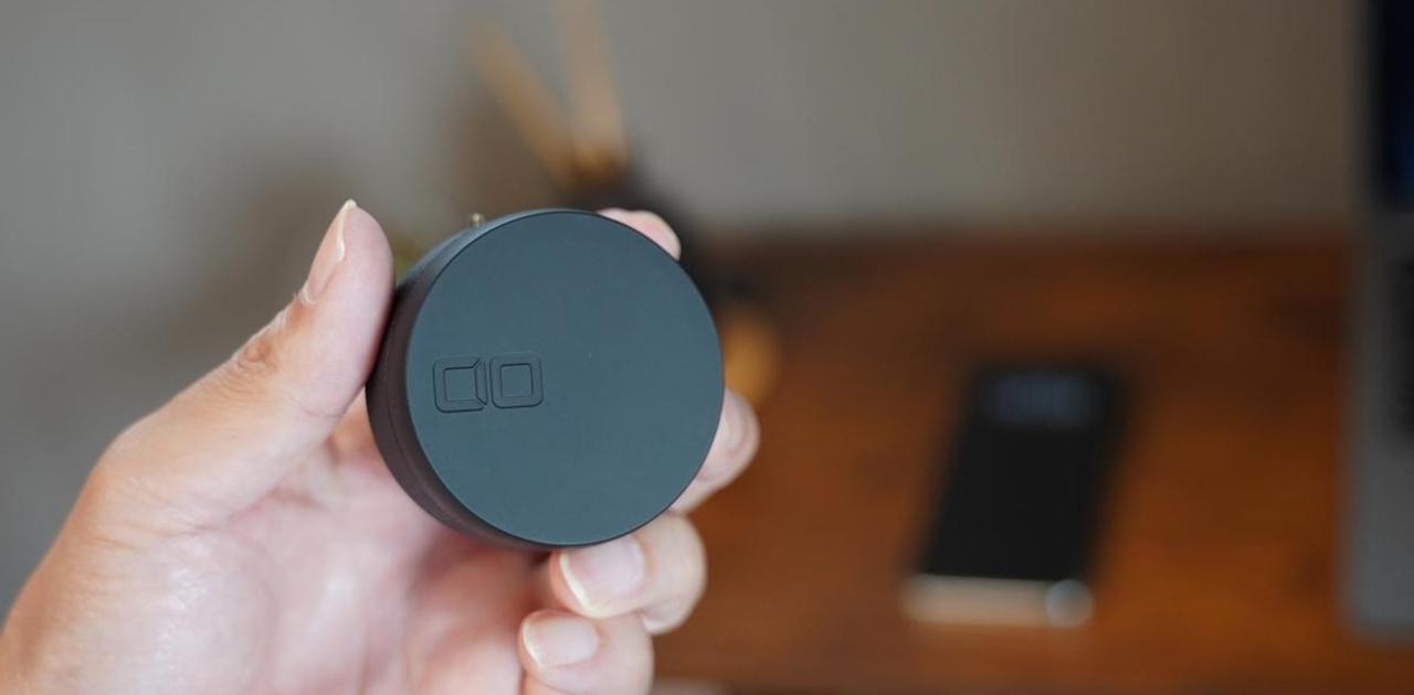 極限までムダを廃すると、ワイヤレス充電器はこんなにもシンプルになる