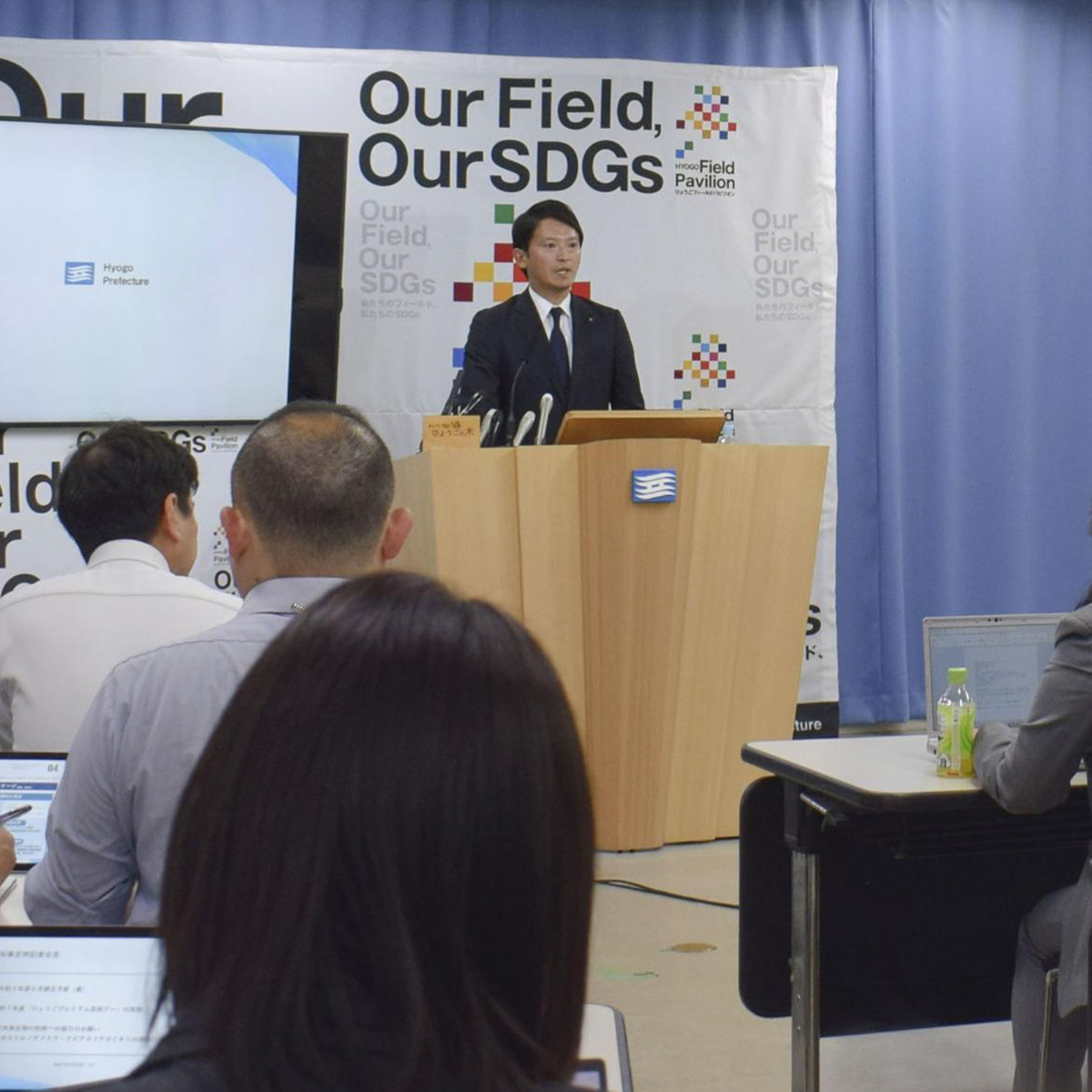 兵庫・斎藤知事 “テンプレ会見”出席者が語るパワハラ認定後の「会見での異変」
