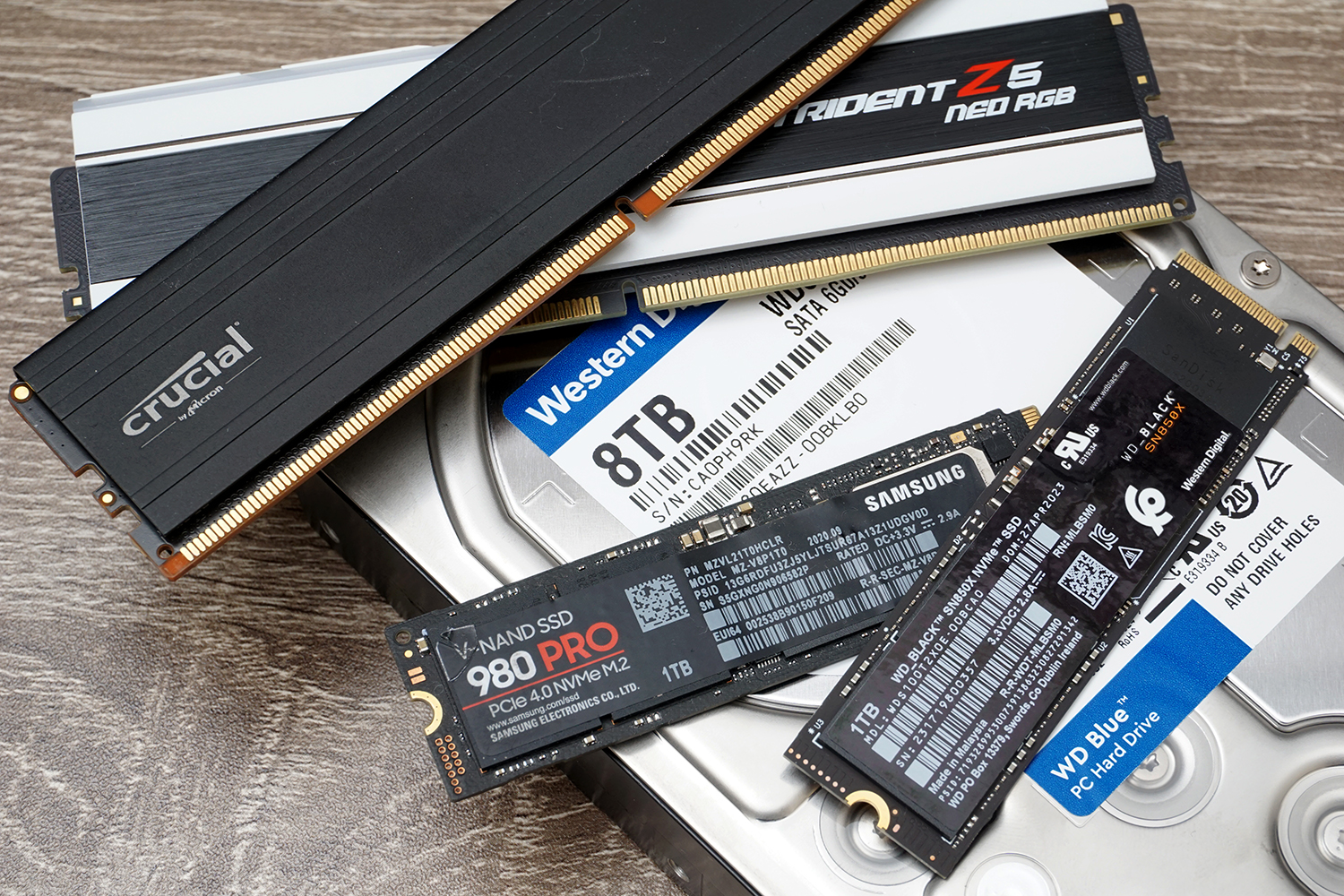 【特集】【悲報】買い時を逃したかも……。メモリ・SSD・HDDが高騰、原因はAI？価格推移をまとめてみた