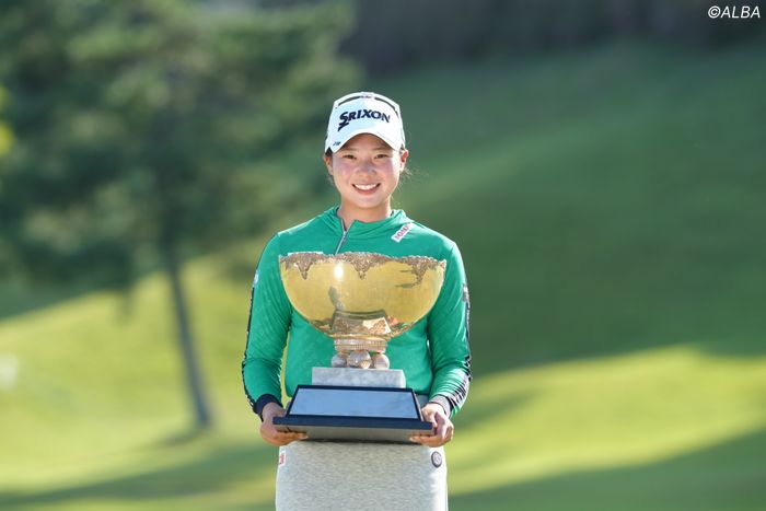 20歳・菅楓華が涙の初優勝 連続バーディ締めで鮮やか逆転「自分を信じてプレーできた」