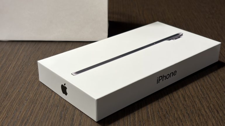 「iPhone Air＝失敗作」は本当か？15万9800円払って確かめてみた