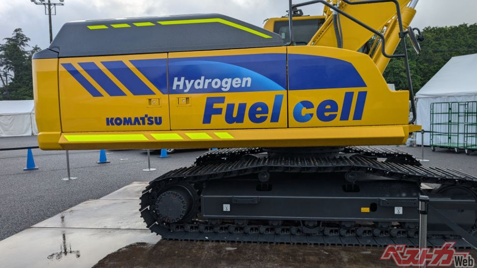 コマツの建機も「水素で駆動」に!?? トヨタとコマツが組んで富士でショベルカー披露
