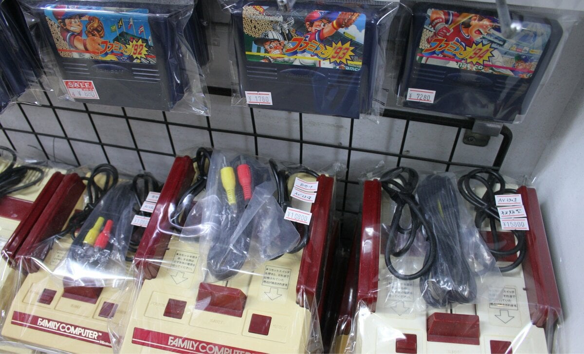 海外版「ゼルダの伝説」が9600万円！？ いまなぜ「レトロゲーム」ブームなのか 秋葉原の店舗で人気の「ネオジオ」の値段とは