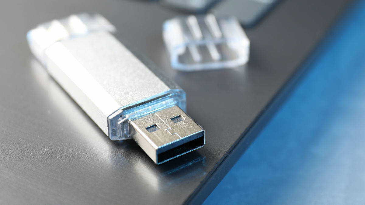 32GBのUSBメモリにデータを保存して6年間放置したらデータは劣化するのか？