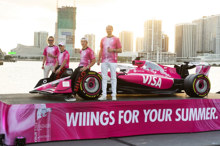【画像・動画】ホイールがまさかの“プルタブ”！斬新すぎるマゼンダのエナジー缶“3本”搭載、F1レーシングブルズがマイアミに登場！