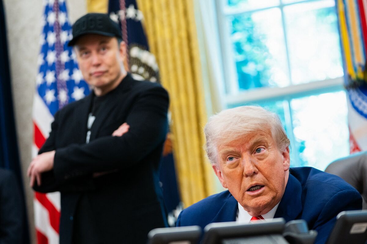 トランプ米大統領は舌戦に区切りも、保有テスラ車の処分を検討－高官