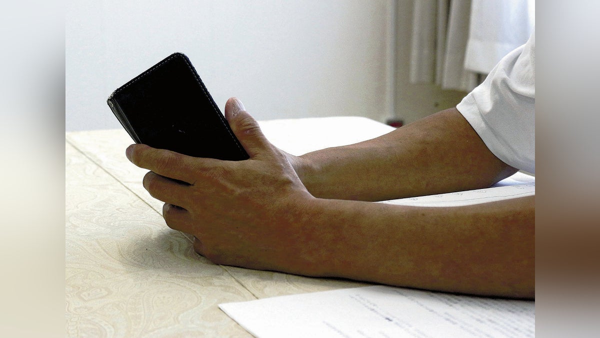 詐欺電話だと妻が見破った「その一言」…警察官を名乗る男、夫への通話でありえない自己紹介