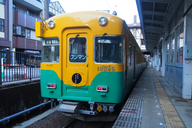 富山地鉄、26年度の全線存続が決定。本線を暫定支援、最終決定は先送り