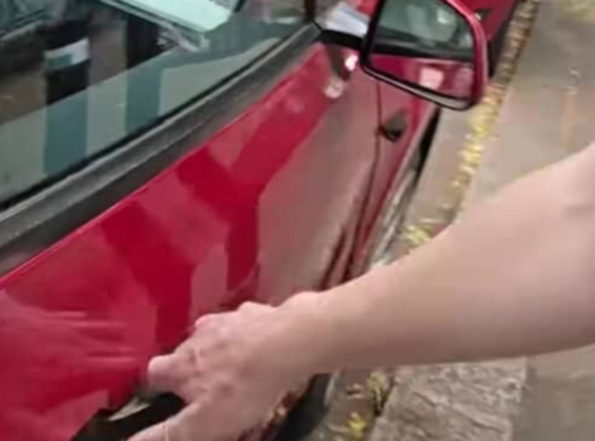 炎天下の車内を一気に冷やすには…… 大学教授が教える驚きの方法に「早く試したい！」「本当に効く」【海外】
